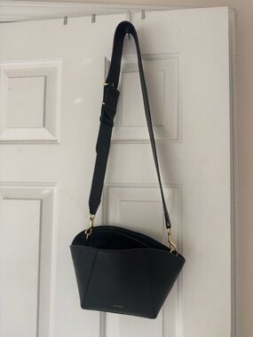 CUYANA • FORMA • Pebble Leather Crossbody Bag with Gold Hardware